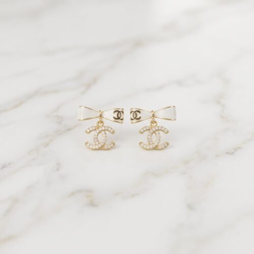 Luxury_jewelry_product_image_2K_202608031901 Bow-Topped Monogram Drop Earrings ( Chenal )