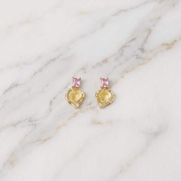 Luxury_jewelry_product_image_2K_202608031920 Gemstone-Topped Organic Drop Earrings