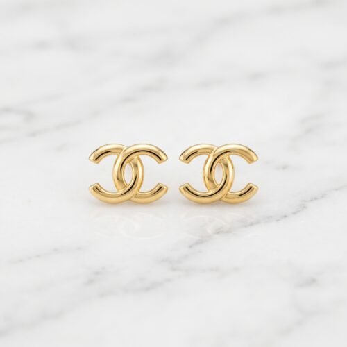 Luxury_jewelry_product_photograp…_2K_202608110911 Classic Interlocking Monogram Stud Earrings ( Chenal )